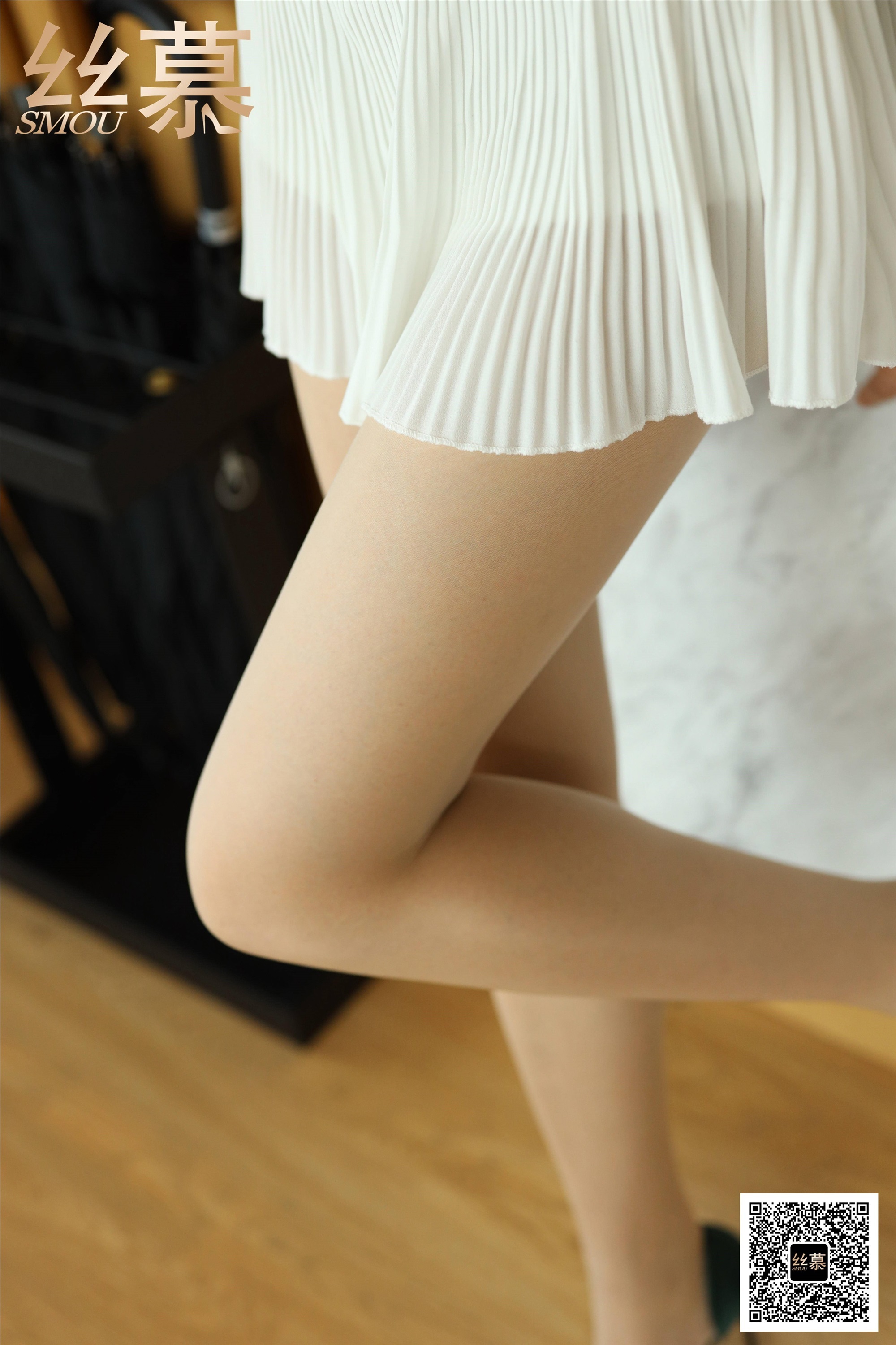 Simu photo sm406 model: Zhizhi's classic pleated skirt